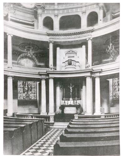 wnętrze kościoła ewangelicko-augsburskiego Świętej Trójcy w Warszawie przed II wojną światową