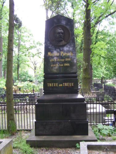 Nagrobek Moritza Piescha na cmentarzu ewangelickim w Tomaszowie Mazowieckim
