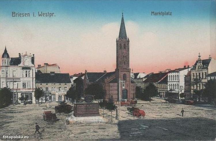 Rynek z dawnym kościołem ewangelickim - ok. 1918 r.