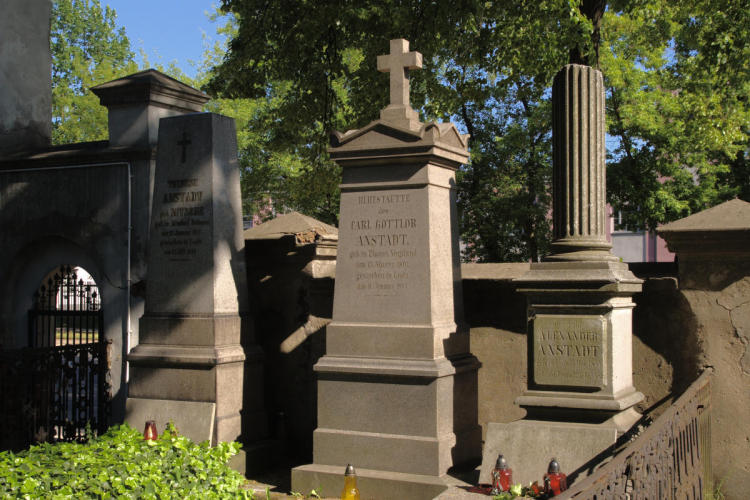 Anstadts_family,_graves,_Old_Cemetery,_Łódź