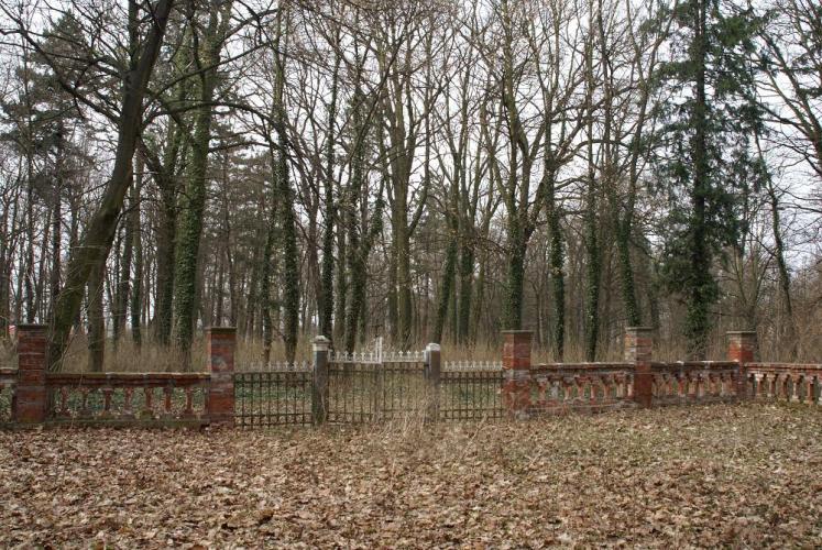 teren dawnego cmentarza ewangelickiego w Kłodzie Górowskiej
