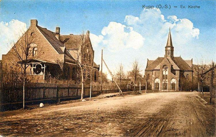 Pastorówka i kościół ewangelicki w Kupie - ok. 1910 r.