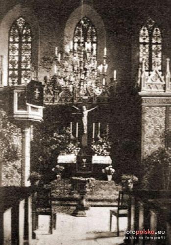 Lata 1910-1915 , Wnętrze kościoła ewangelickiego - widok na ołtarz główny - w Człuchowie.