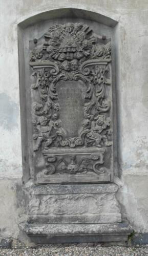 epitafium  na ścianie kościoła w Siedlęcinie