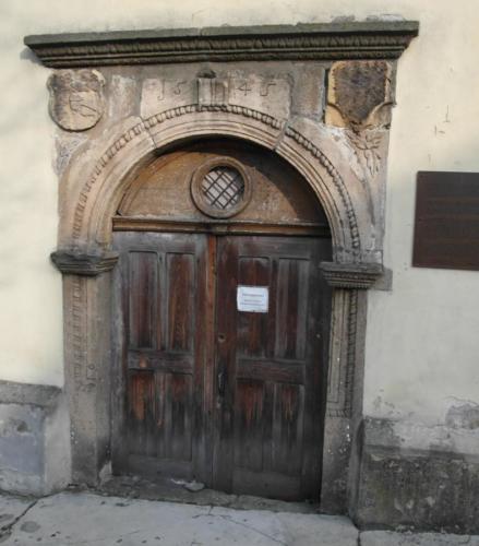 Portal wejściowy do wieży kościoła