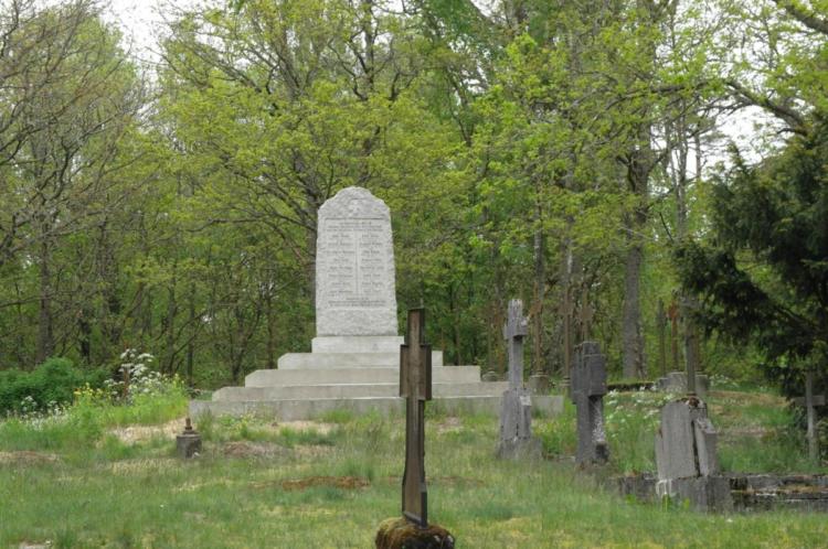 Pomnik poległych w I wojnie światowej na cmentarzu ewangelickim w Klukach
