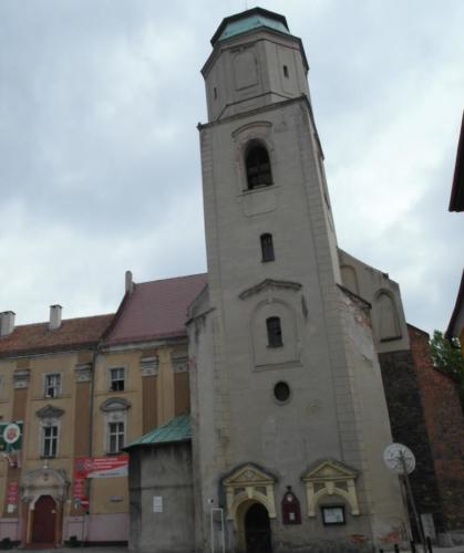 Wieża kościoła i fragment klasztoru